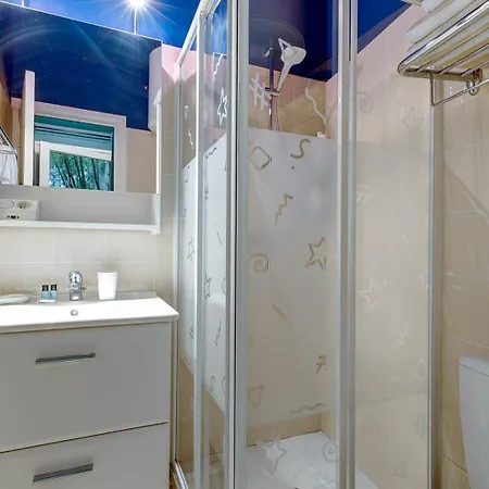 Bluestay 508 - Flat With Terrasse At St Germain شقة *